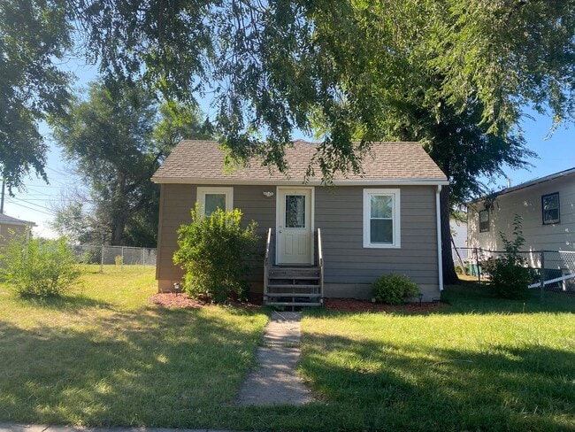 Primary Photo - 2 BED | 1 BATH | SINGLE-LEVEL HOME | NORTH