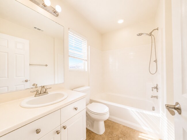 Building Photo - Spacious 5 (or 6) Bedroom House with attached ADU in Winchester for Rent