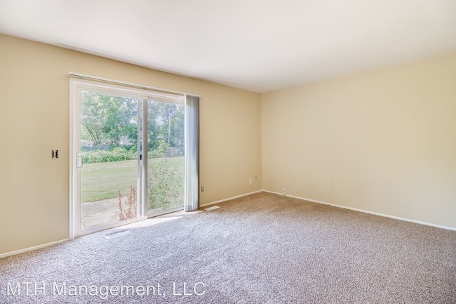 Building Photo - 3 br, 1 bath Apartment - 1001 Vincent Court