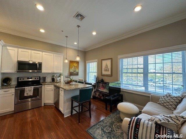 Building Photo - 2-2A Green St