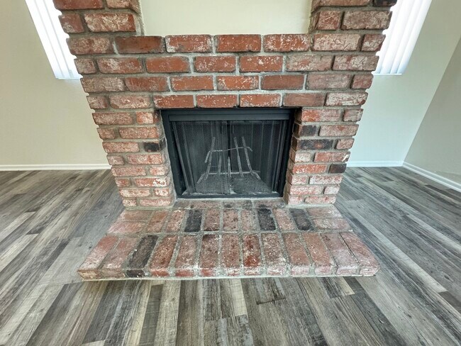 Building Photo - 5382 Circle Dr