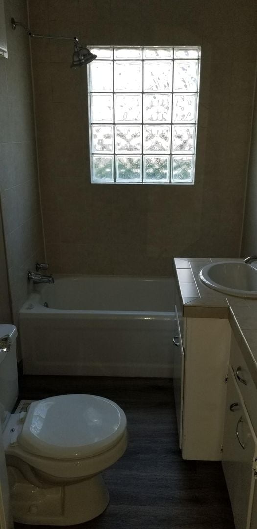 Building Photo - 320 S School St