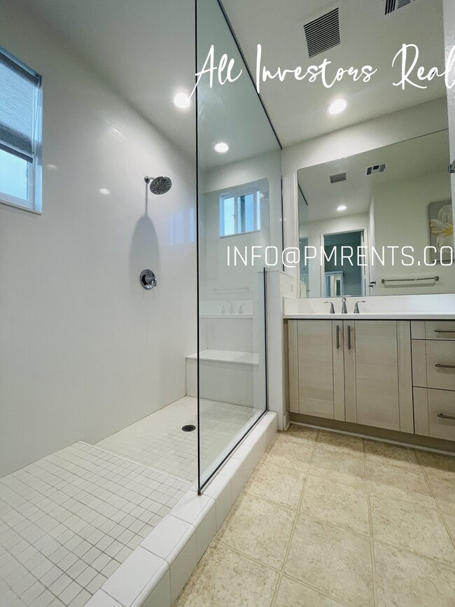 Building Photo - 1234 Via Candelas