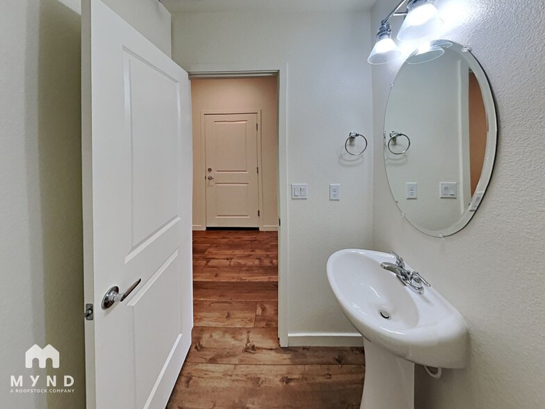 Building Photo - 4904 Black Falcon Way