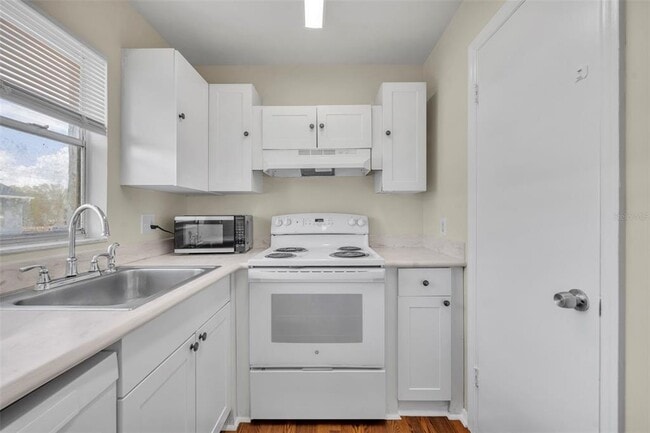 Building Photo - 4124 Pershing Pointe Pl