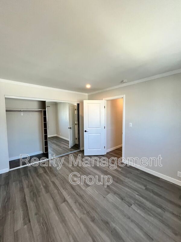 Building Photo - 4143 Van Dyke Ave