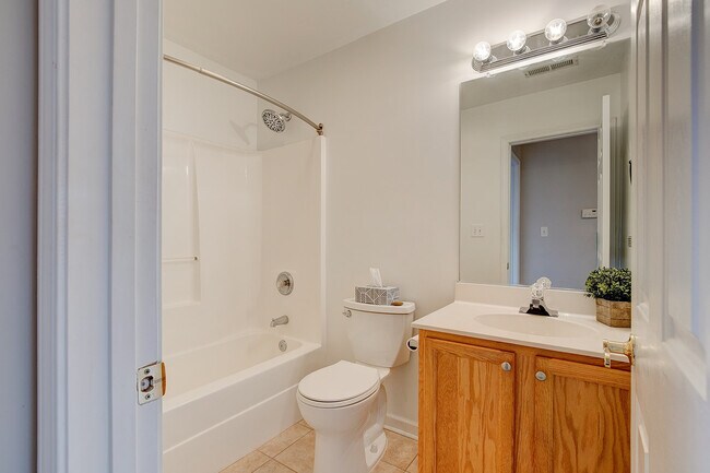 Guest bath - 4 Creekbend Ct