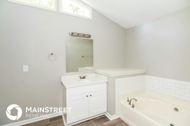 Building Photo - 1012 Forest Glen