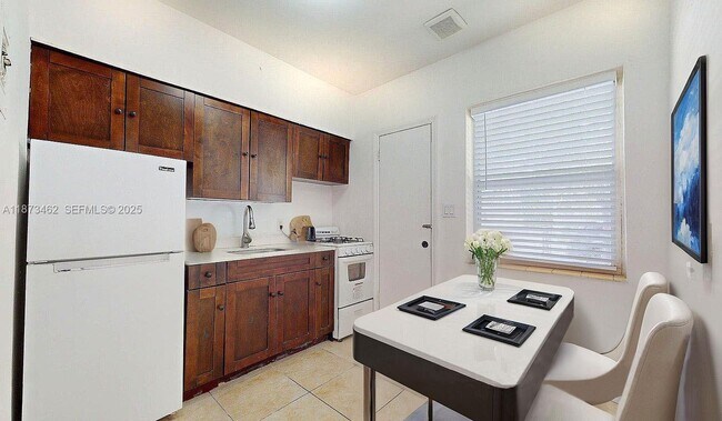 Building Photo - 2499 SW 27th St