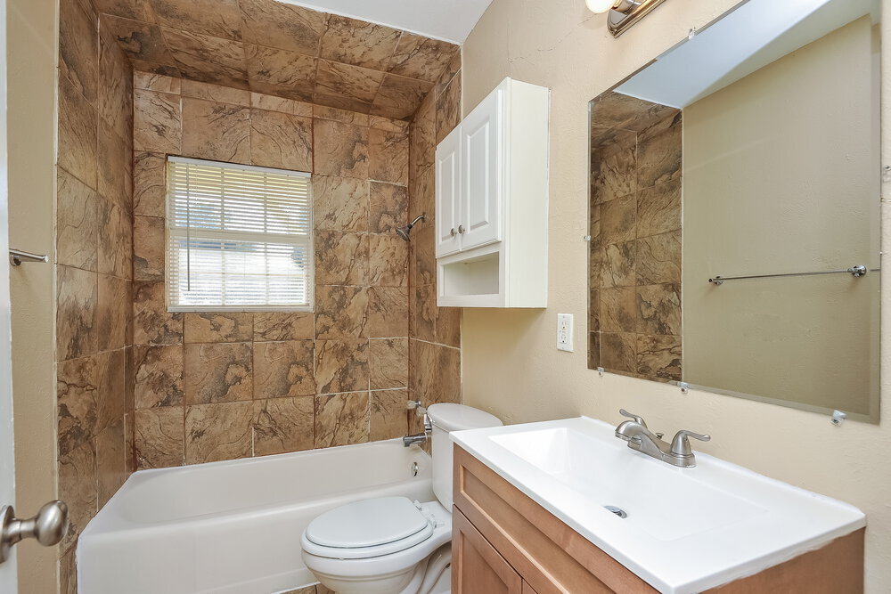 Building Photo - 824 Renfro Dr