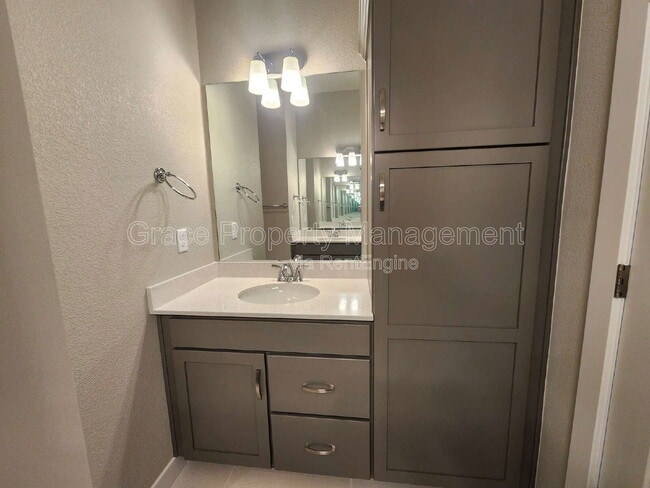 Building Photo - 305 High Point Dr