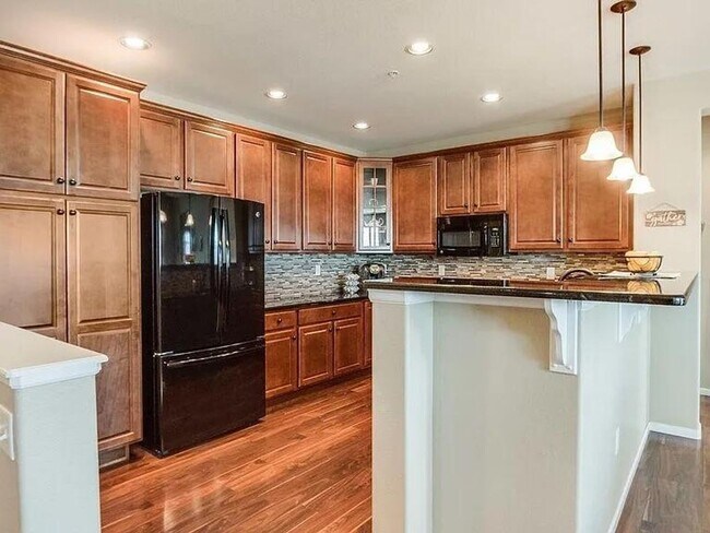 Building Photo - 2 Bed/2 Bath that is beyond expectations!!