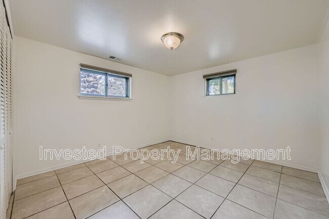 Building Photo - 536 Quentin St