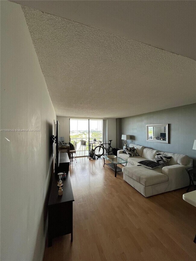 Building Photo - 13499 Biscayne Blvd