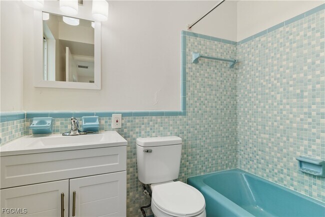 Building Photo - 4208 SE 19th Pl