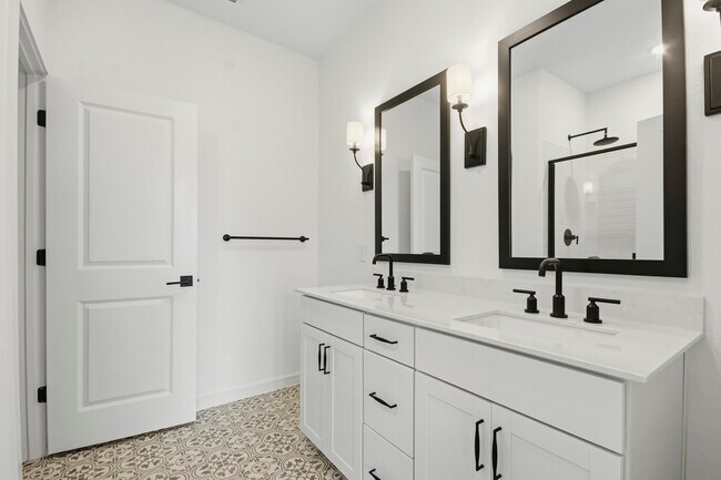 Building Photo - 8427 Bay Rdg Cir