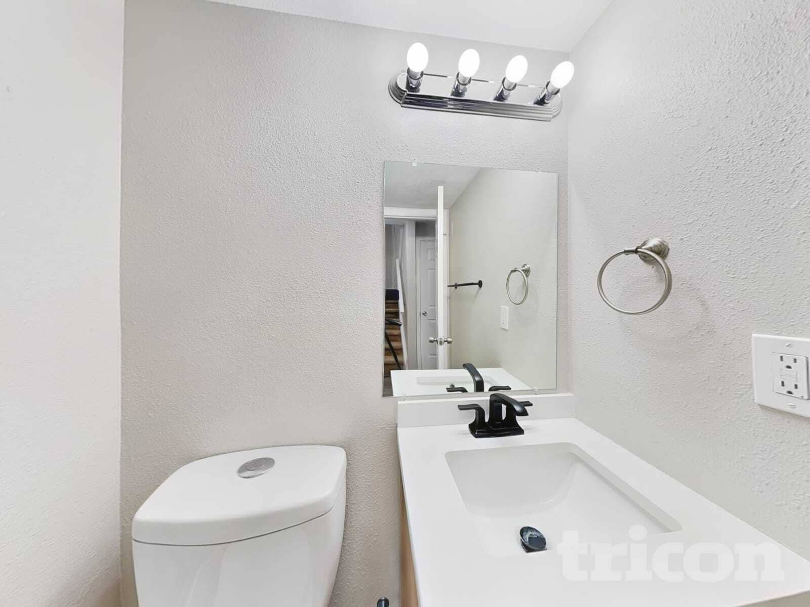 Building Photo - 9227 S Butterwood Ct