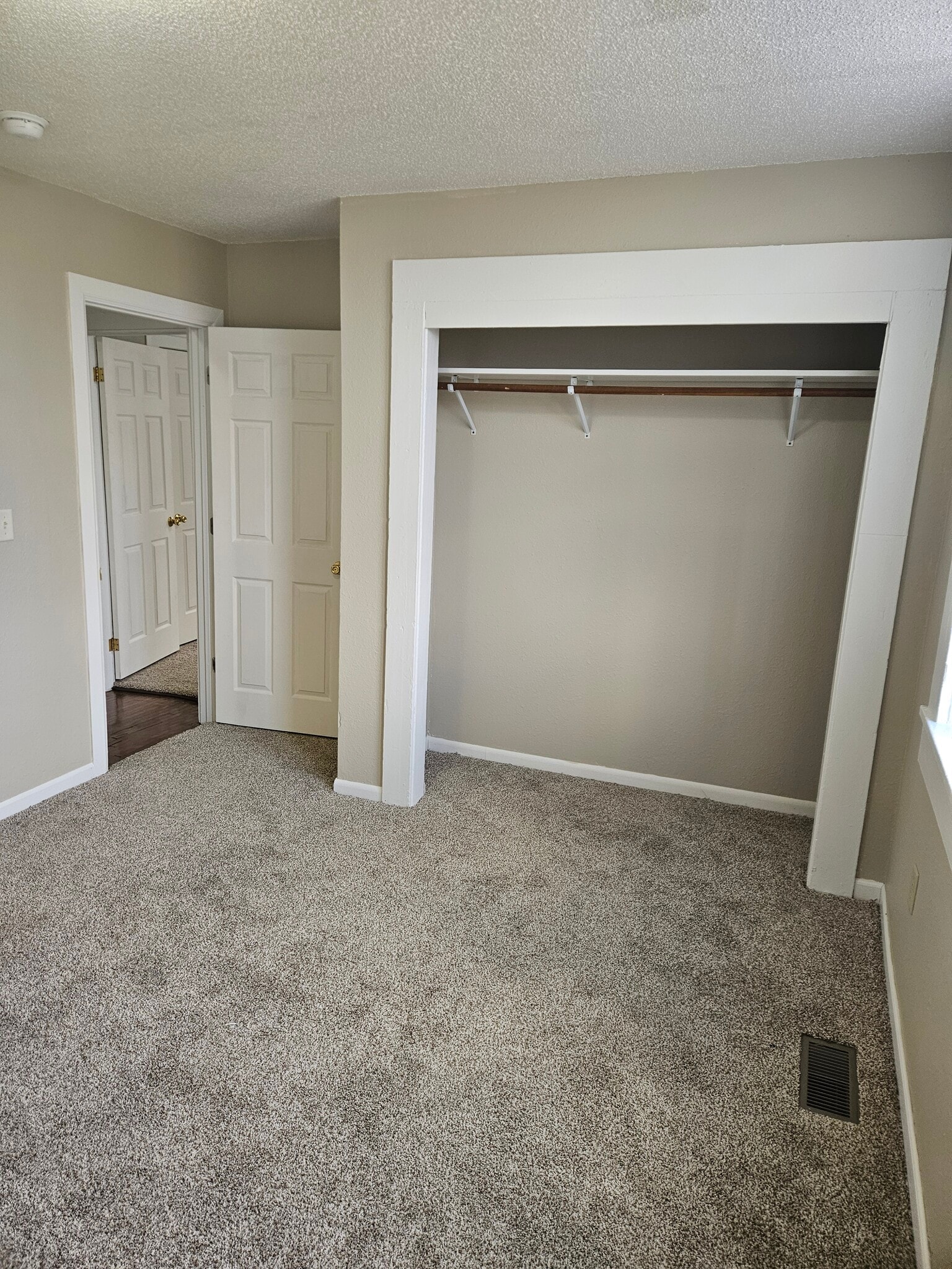 Building Photo - 609 Market St