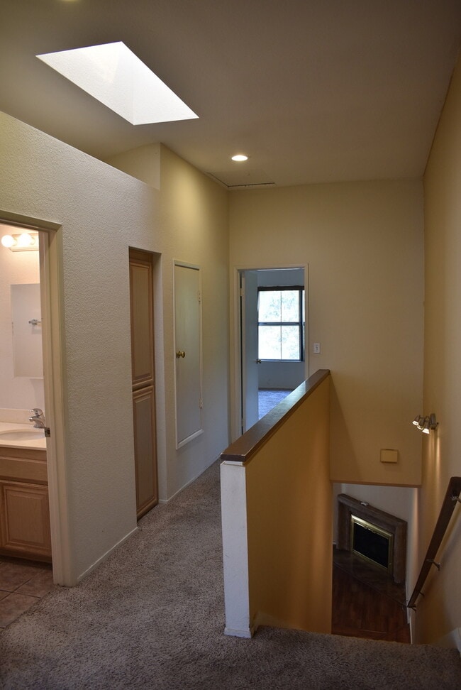 Building Photo - 2 Story 3 Bedroom 2.5 Bath Townhome with A...