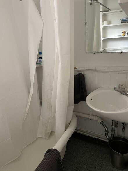 Building Photo - 504 Thurston Ave