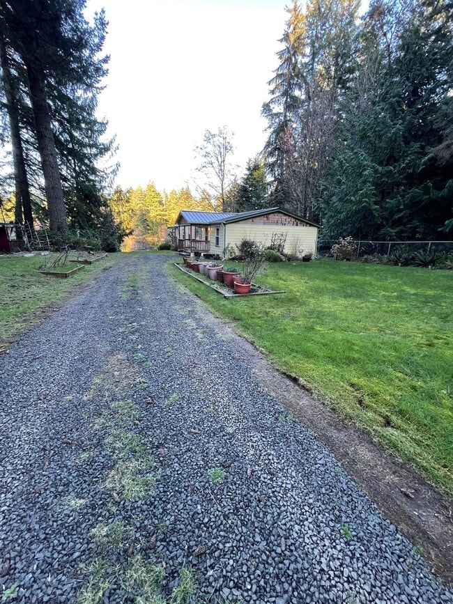 Building Photo - Lakebay 3 Bedroom Available Now, Fenced Yard & More! $500 Move in Bonus!