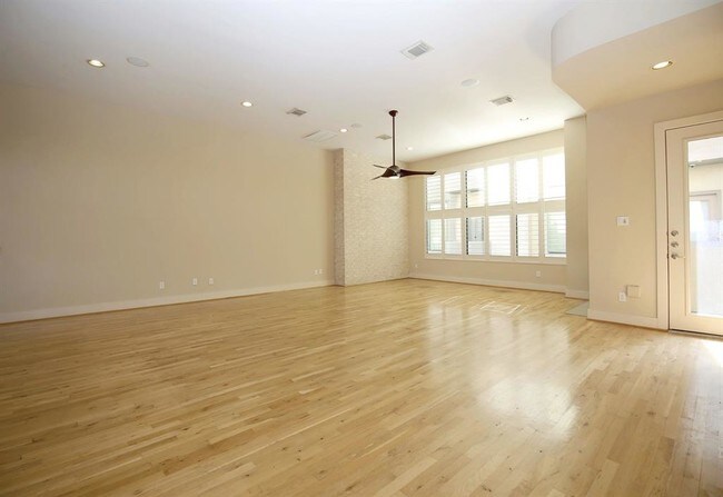 Building Photo - 1415 Bonnie Brae St