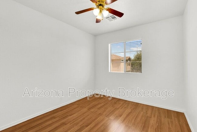 Building Photo - 1525 E Betsy Ln