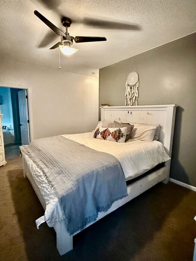 Building Photo - 3BD/2BA Updated Ranch on a Wooded Lot- Two...