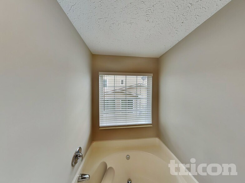 Building Photo - 716 Hallcrest Ct