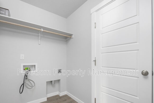 Building Photo - 2934 S Alcamo Wy