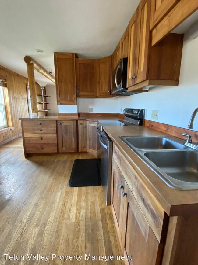 Building Photo - 2 br, 1 bath House - 5135 N 410 W Lower Unit
