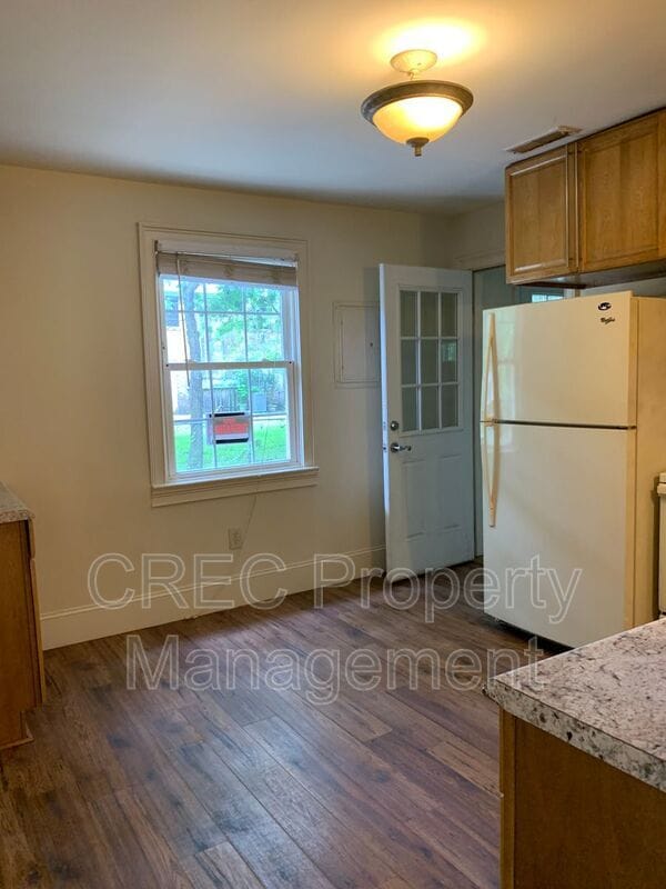 Building Photo - 711 Locust St