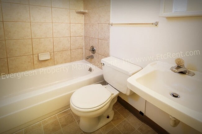 Building Photo - 2008 W Plum St