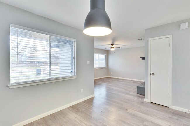 Building Photo - 2203 E Stassney Ln