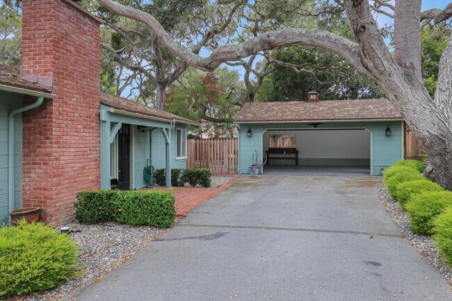 Building Photo - 1087 Lariat Ln