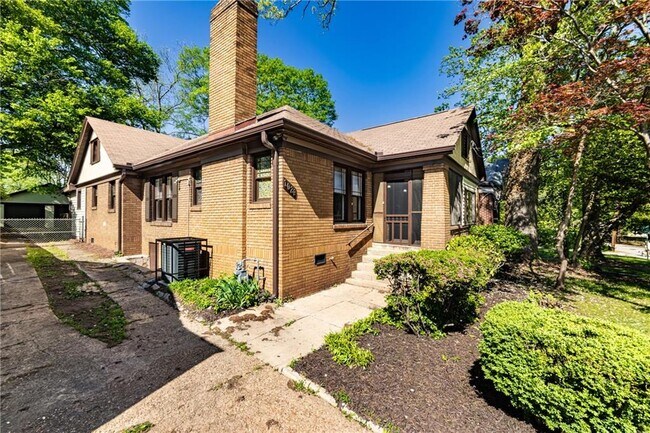 Building Photo - 1029 Katherwood Dr SW