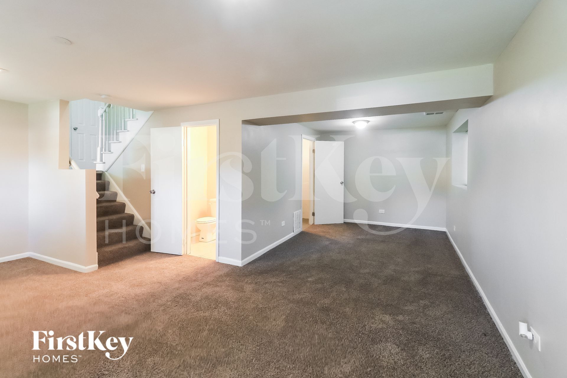 Building Photo - 235 E Wrightwood Ave