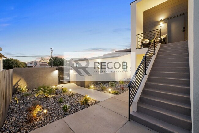 Building Photo - 1638 Elm Ave