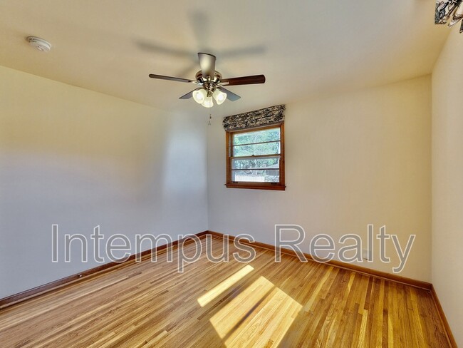 Building Photo - 212 Margo Ln