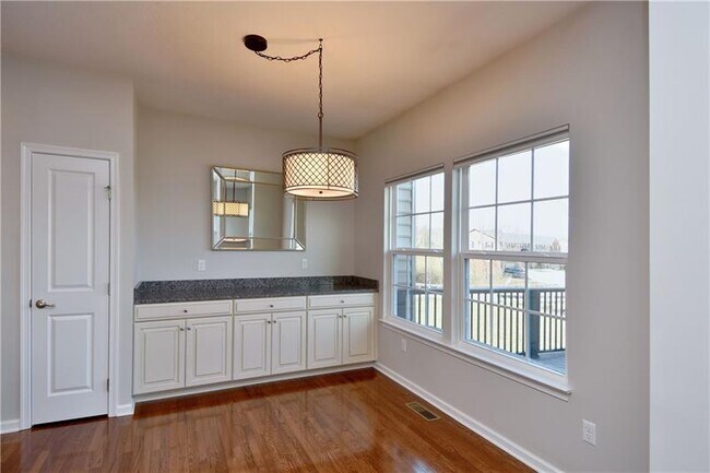 Building Photo - 616 Edison Dr