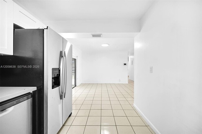Building Photo - 304 SW 77th Ave