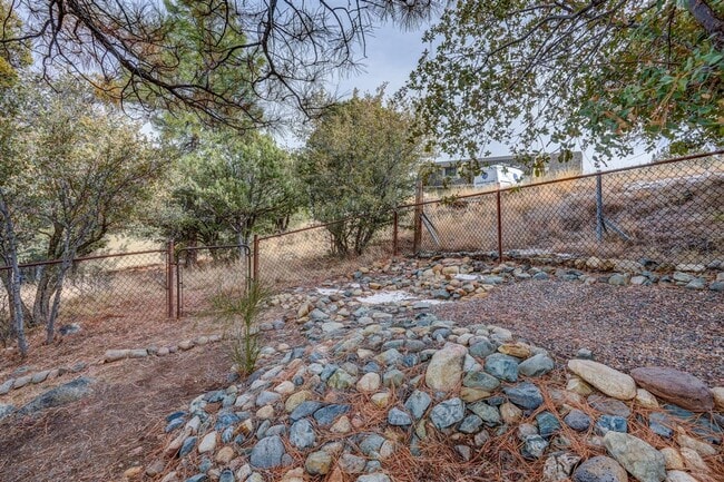 Building Photo - 3 bedroom, 2 bathroom home in Forest Hylands!