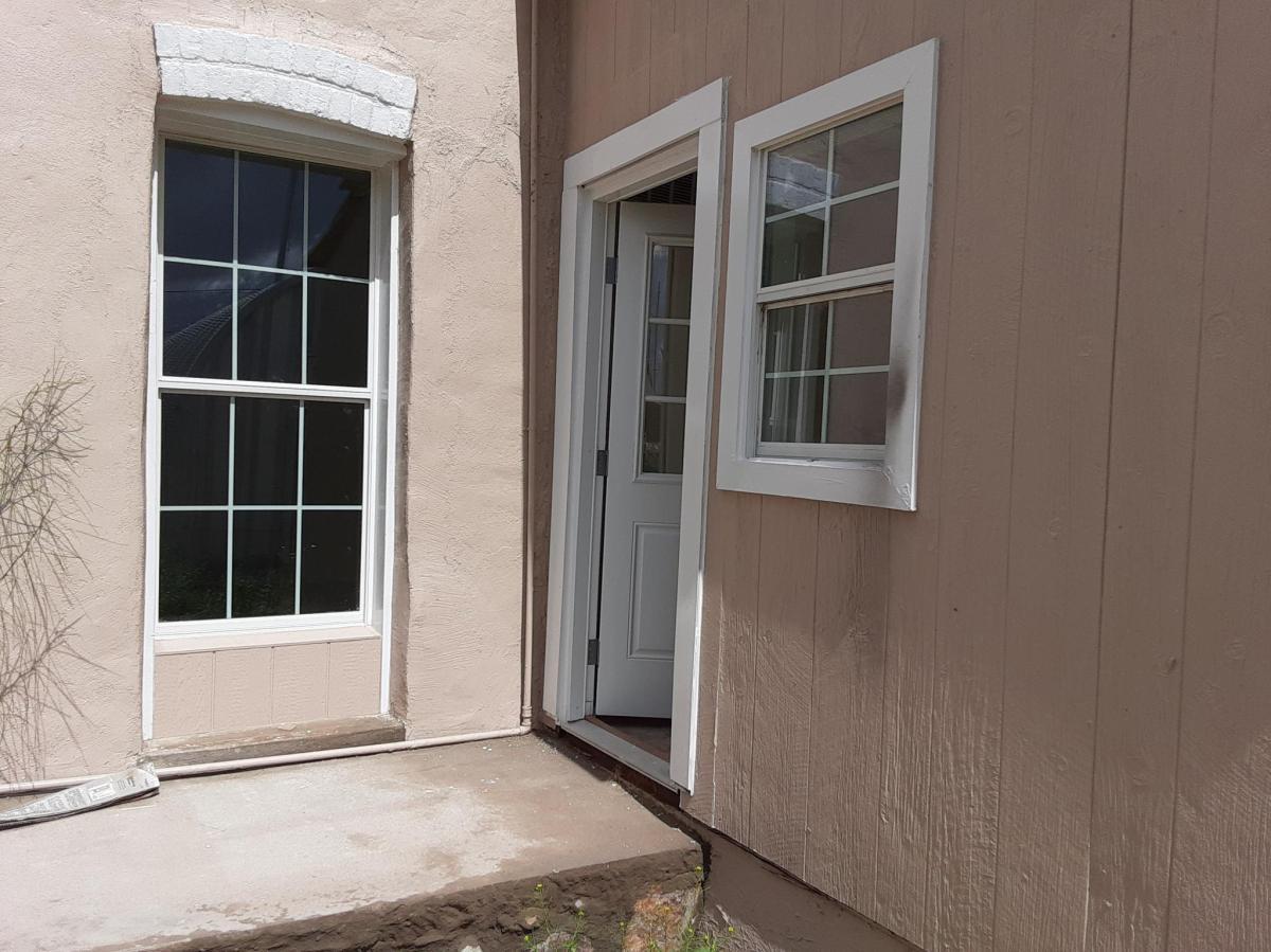Building Photo - 3816 E San Antonio Ave