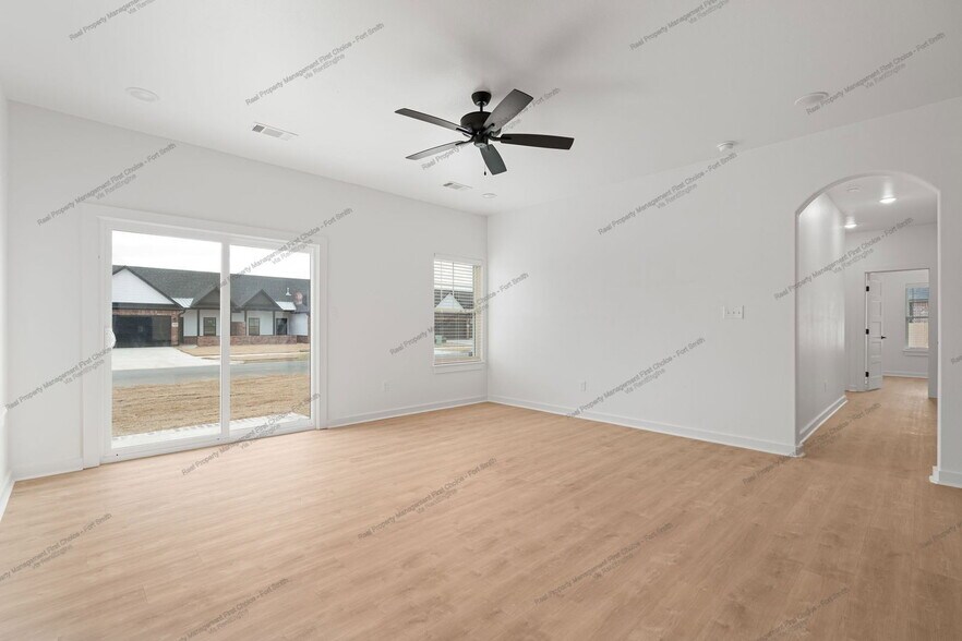 Building Photo - 8809 Bainbridge Ct