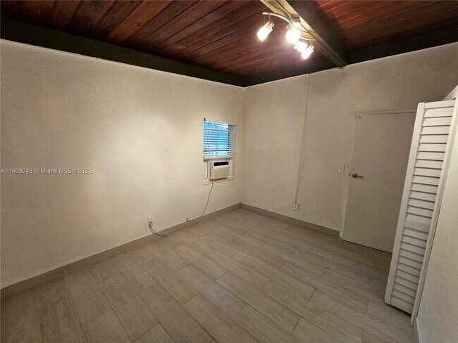 Building Photo - 227 SE 1st St