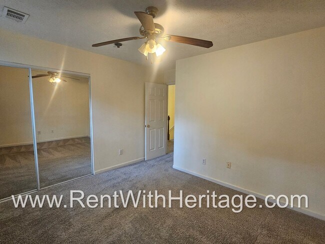 Building Photo - Gorgeous 5 bedroom, 2.5 bath / Attention t...