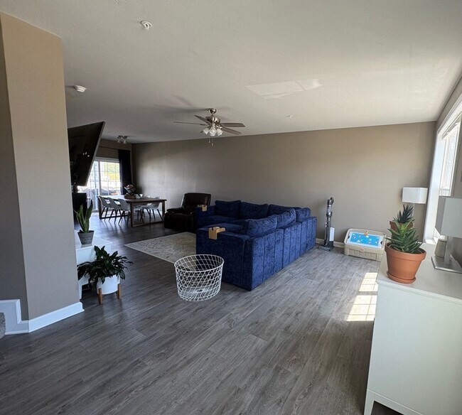 Building Photo - Beautiful townhome for rent in Hudson Ridge