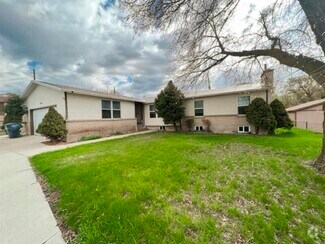 Building Photo - 380 200 W