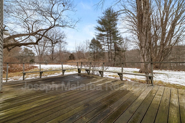 Building Photo - 8 Honey Hill Ln