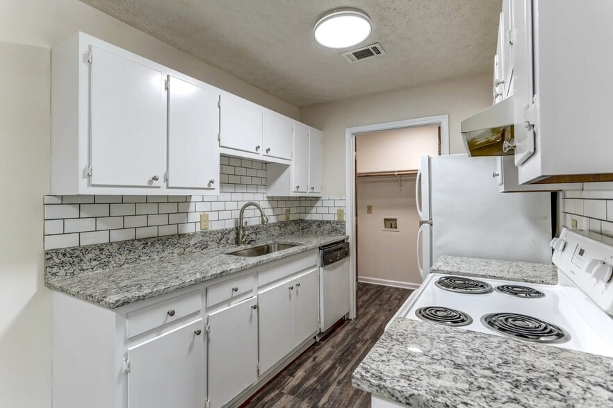 Building Photo - Crown Point Apartments